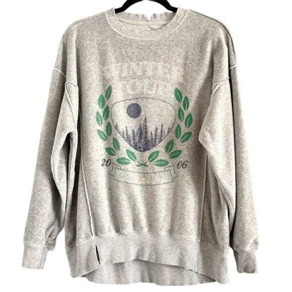 ☘️ 3/$17 Aerie Gray Winter Tour Women's Sweatshirt - Picture 2 of 13